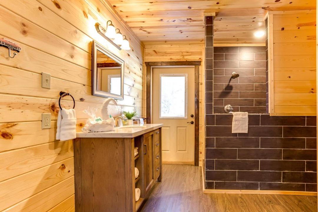 Route 66 Cabin Pigeon Forge Room photo