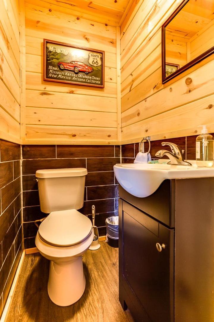 Route 66 Cabin Pigeon Forge Room photo
