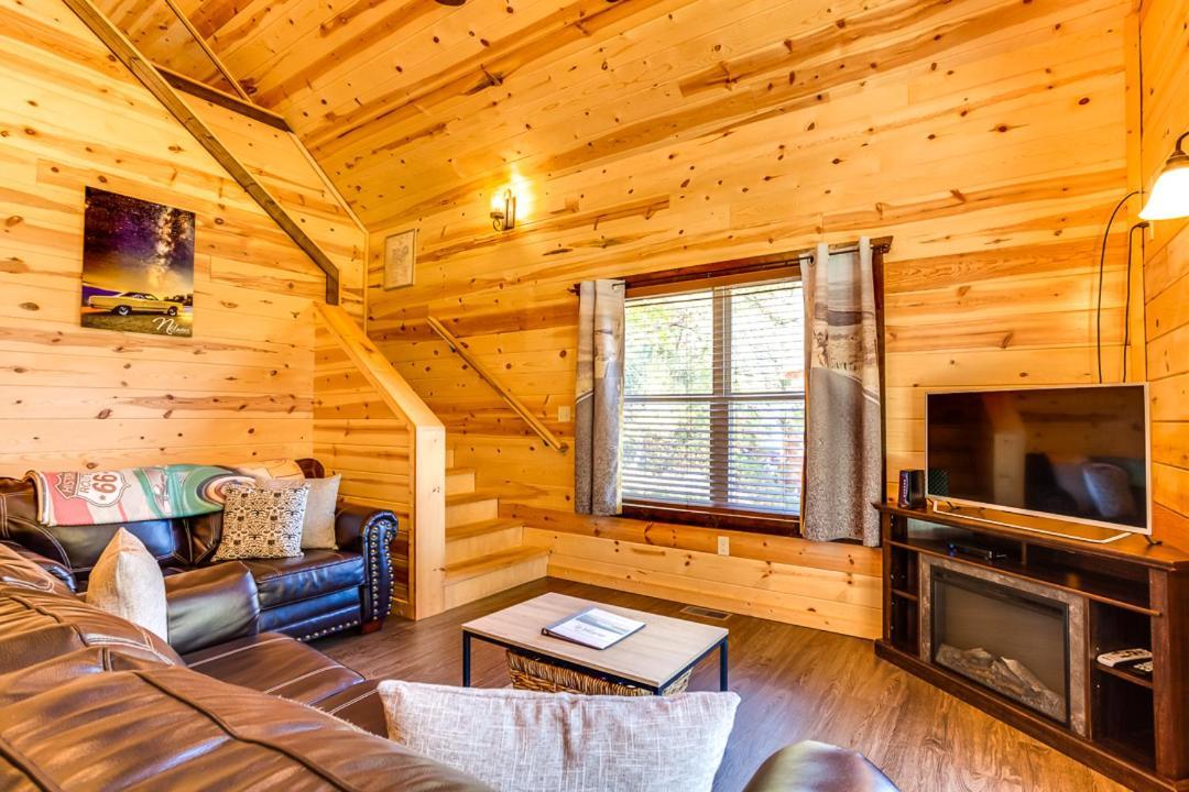Route 66 Cabin Pigeon Forge Room photo