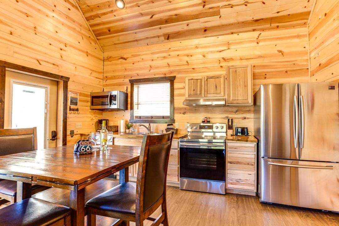 Route 66 Cabin Pigeon Forge Room photo
